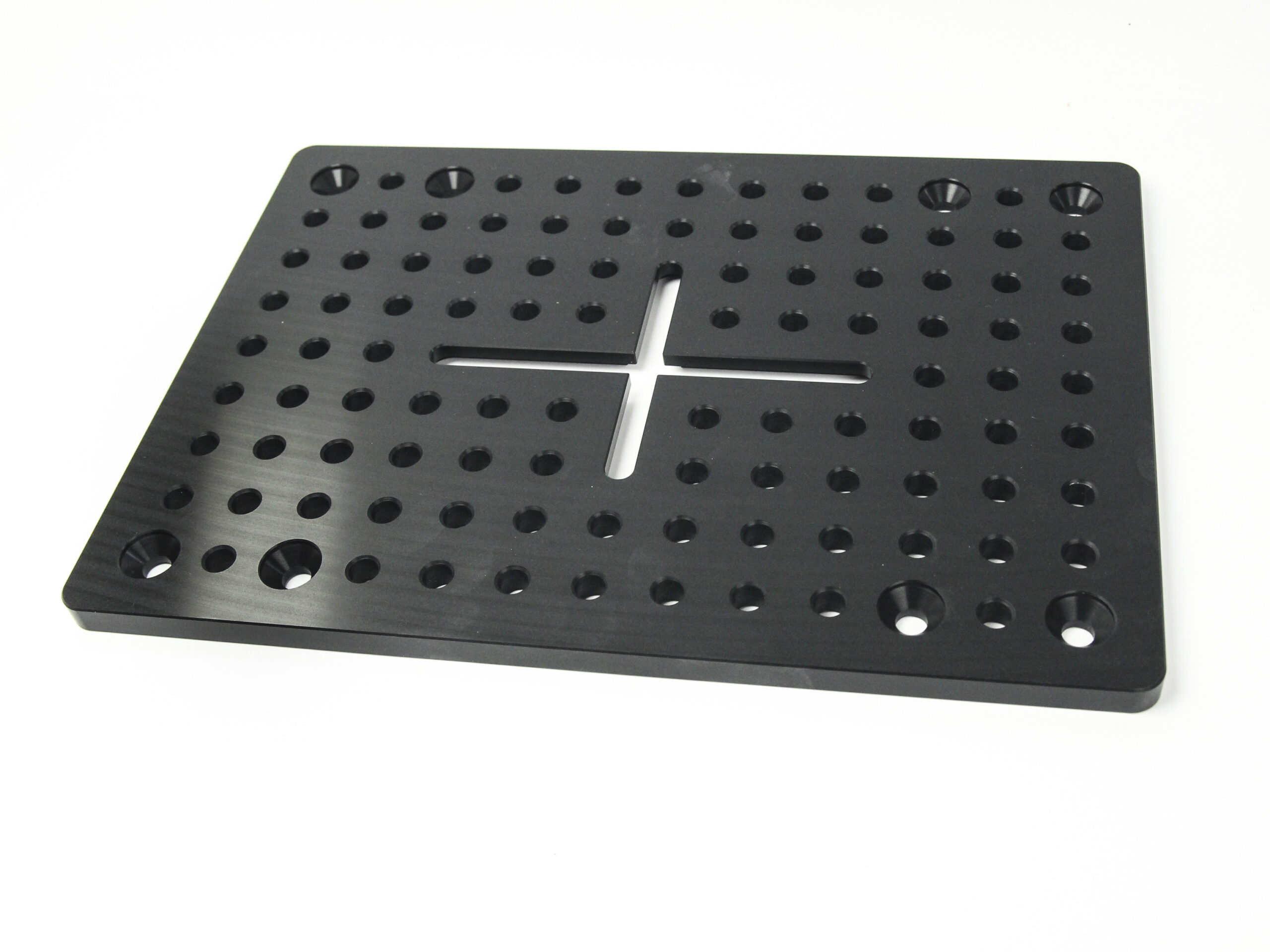rigging cheese plate with central cross slot for flexible mounting
