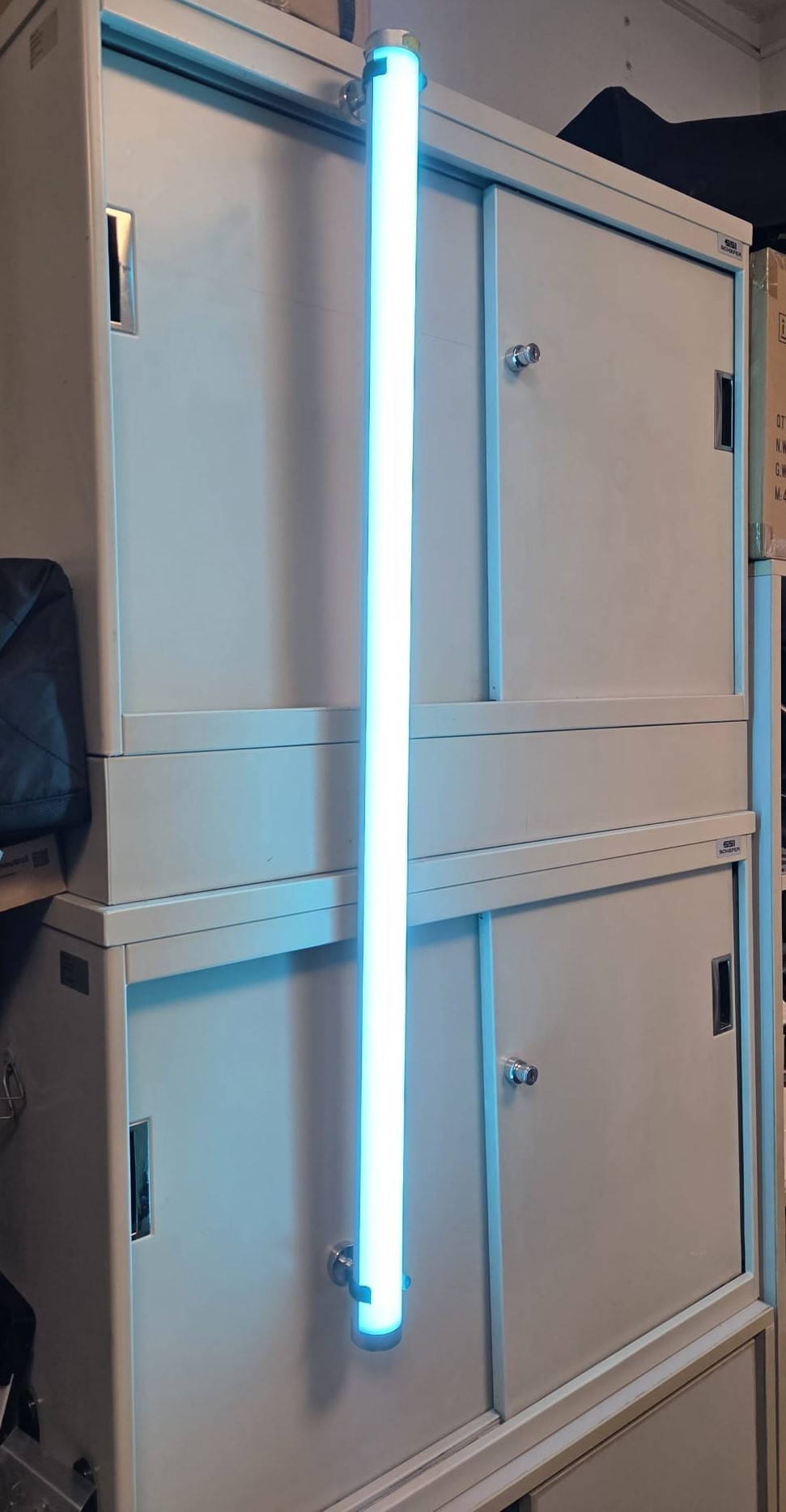 Astera Titan Tube mounted with magnetic clamp on metal surface